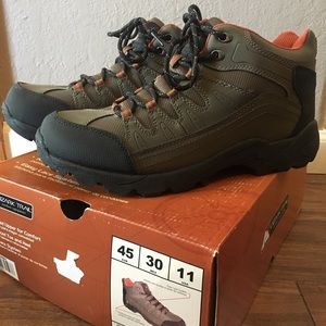 New Ozark Trail Men’s Hikers Hiking Boots Judd 11